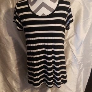 Lularoe classic tee - size small